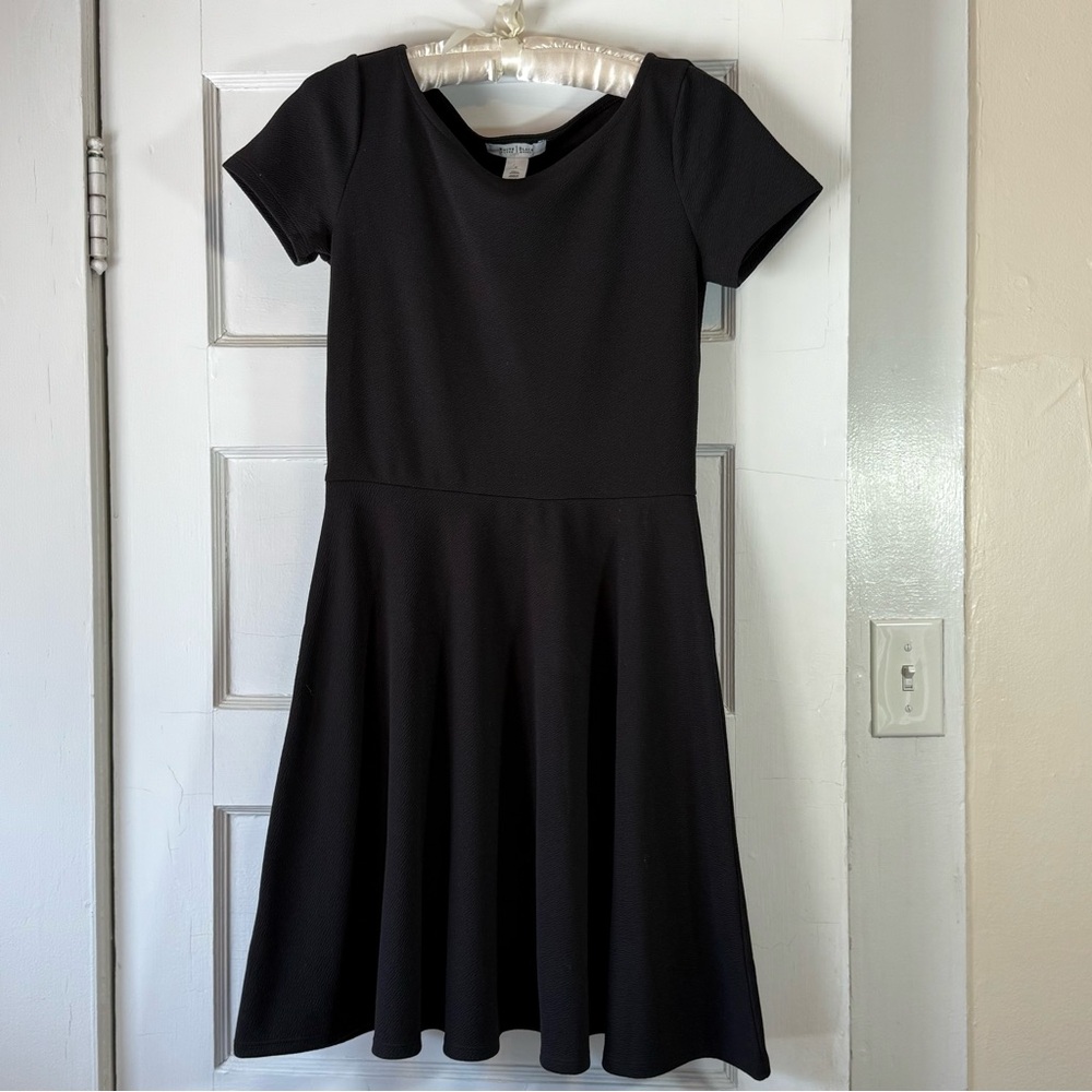 White House Black Market WHBM Black short sleeve dress size 0 NWT